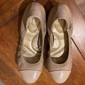 Dexflex ballet flats in nude size 11